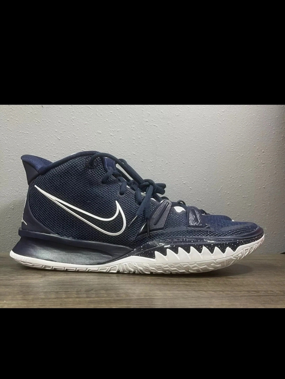 Nike Men's Navy Kyrie 7's